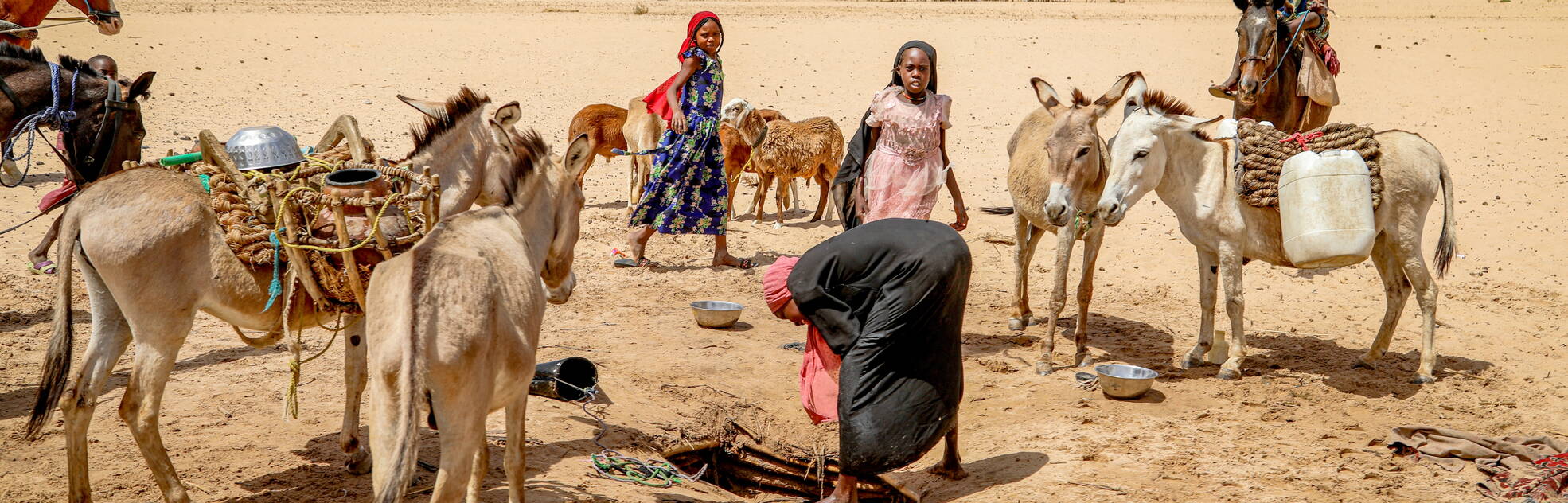 Mädchen und Frauen auf Wassersuche