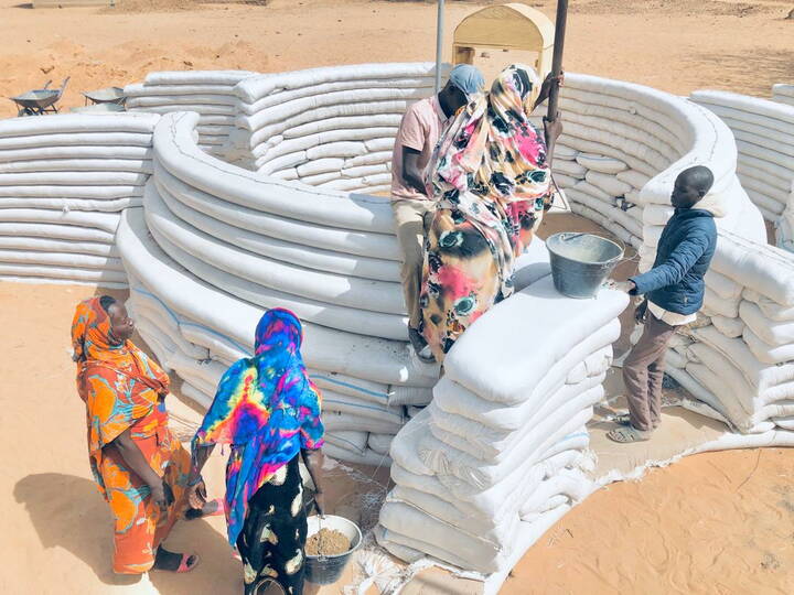 Building of a Maternité, Chad Building of a Maternité, Chad