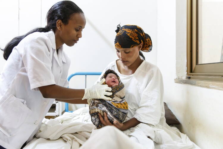 Mutter und Neugeborenes im St.Luke-Spital Mutter und Neugeborenes im St.Luke-Spital